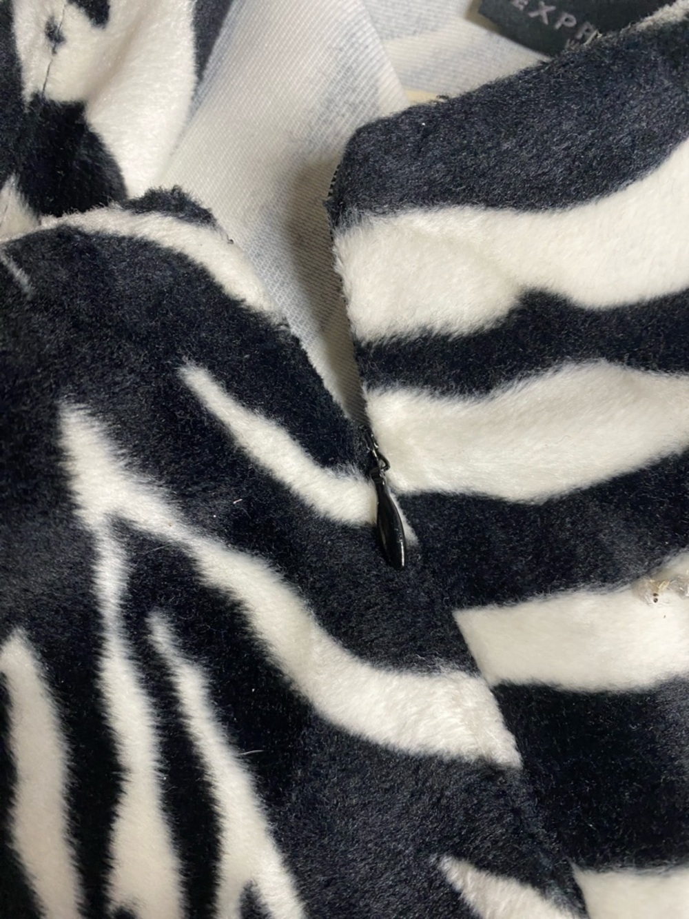 Vintage Express - French Zebra-Print Mini Skirt in Black & White - Picture 3 of 5